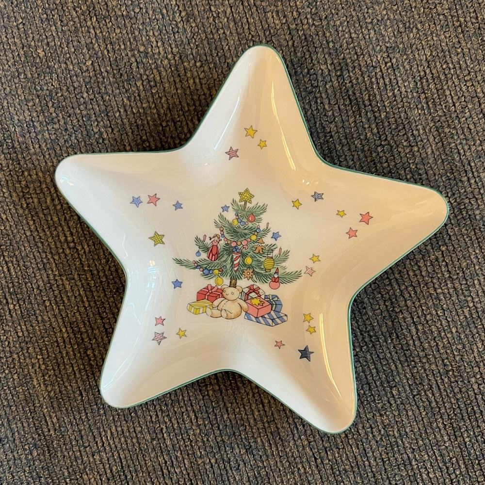 Star-Shaped Holiday Ceramic Dish with Christmas Tree Design